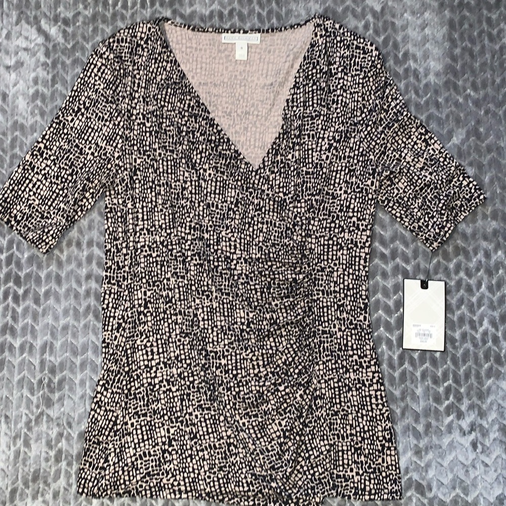 NWT Dana Buchman short‎ sleeve top.